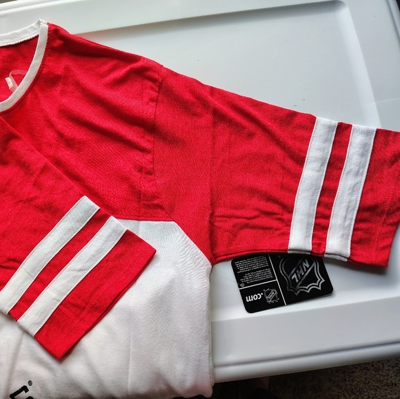 NHL Chicago Blackhawks Red and White T-Shirt Women's Plus size 3XL. - Picture 4 of 11